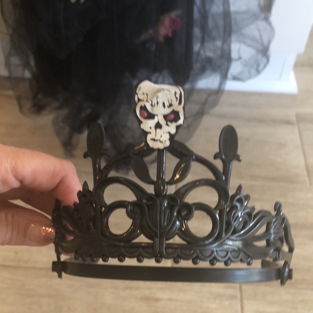 Zombie Prom Queen - Picture 6 of 10